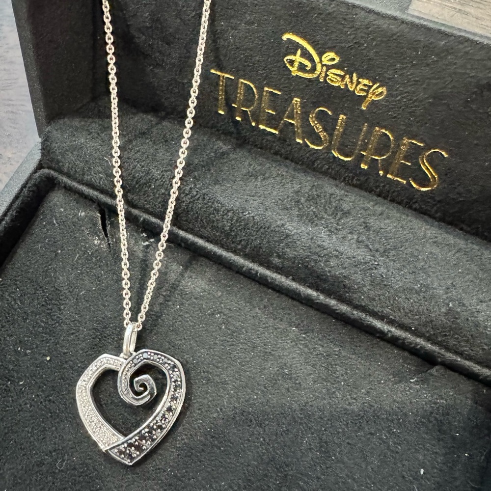 Kay Jewlers Disney Treasures Nightmare Before Christmas Necklace